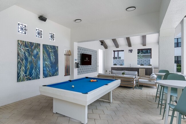 Cortland West Palm in West Palm Beach, FL - Foto de edificio - Building Photo