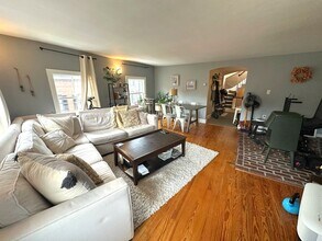 38 W Cedar St, Unit 3 in Boston, MA - Foto de edificio - Building Photo