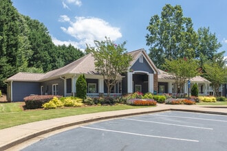Avenues of Kennesaw in Kennesaw, GA - Foto de edificio - Building Photo