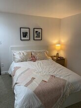 216 W Boston St, Unit B in Seattle, WA - Building Photo - Building Photo
