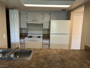 211 Park Ave in La Belle, FL - Foto de edificio - Building Photo