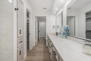 4334 Lake Grove Dr in Seabrook, TX - Building Photo