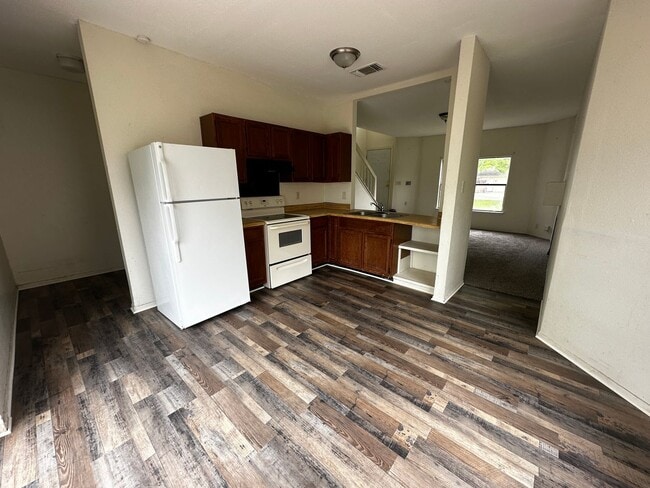 8437 Forest Ridge Dr in San Antonio, TX - Building Photo - Building Photo