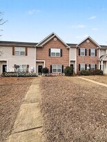8635 Thomas Ln in Riverdale, GA - Building Photo