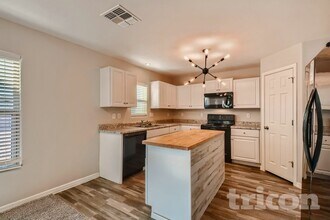 227 W Watson Ct in Casa Grande, AZ - Building Photo - Building Photo