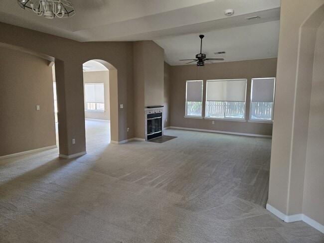 561 Bluejay Ave in Lemoore, CA - Building Photo - Building Photo