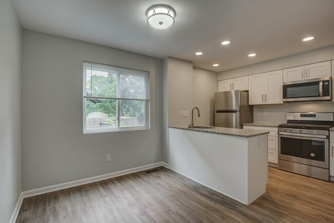 5425 Stewart Ave in Cincinnati, OH - Building Photo - Building Photo