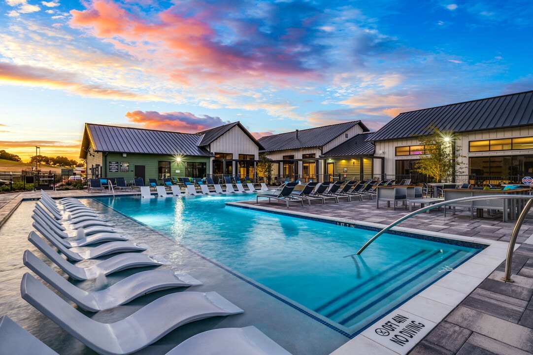 Jensen Fossil Creek in Haltom City, TX - Building Photo