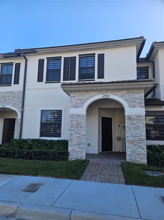 12950 SW 233rd Terrace in Princeton, FL - Building Photo