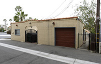 400-406 Civic Center Dr in Oceanside, CA - Foto de edificio - Building Photo