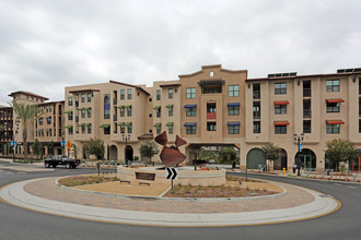 Paseo Pointe in Vista, CA - Foto de edificio - Building Photo