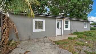 725 Strain Blvd in Lakeland, FL - Building Photo