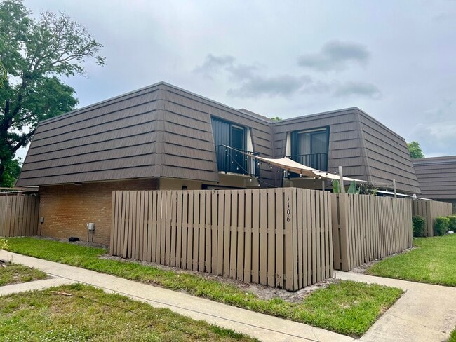 1106 11th Ct in Palm Beach Gardens, FL - Building Photo - Building Photo