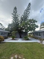 4920 York St in Cape Coral, FL - Building Photo
