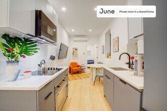 Room in Shared 4.0 bed/2 bath home in New York, NY - Building Photo - Building Photo