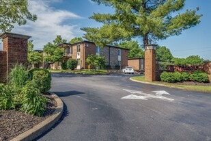 2601 Hillsboro Pike, Unit The Villager in Nashville, TN - Building Photo