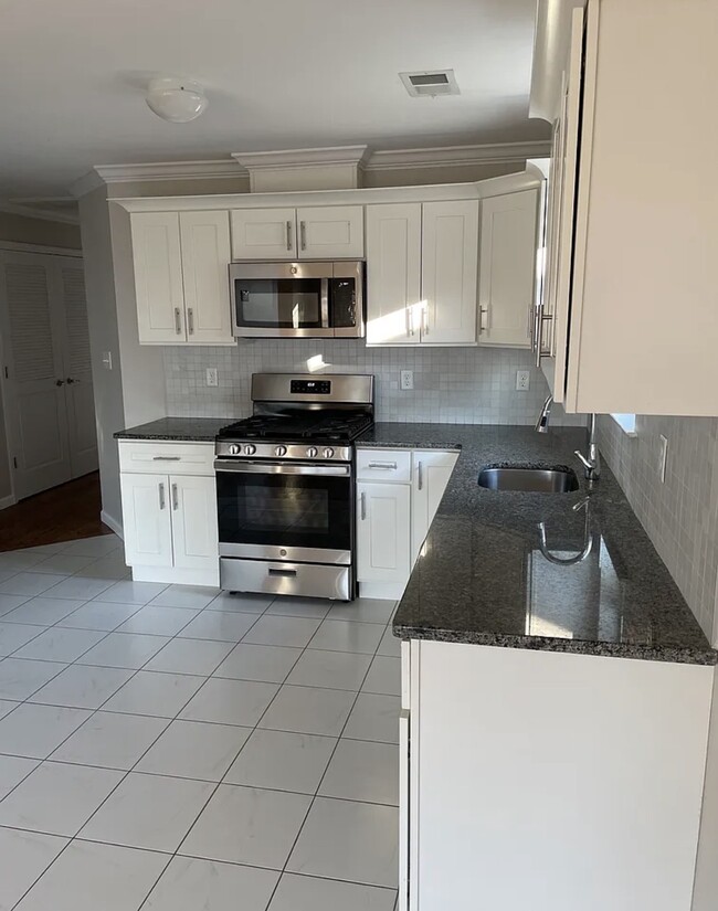 234 Palmer St, Unit Apartment 2 in Elizabeth, NJ - Building Photo - Building Photo