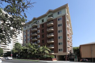 Residential Condominiums in Los Angeles, CA - Foto de edificio - Building Photo