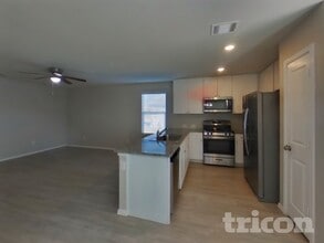 13722 Dariens Path in San Antonio, TX - Building Photo - Building Photo