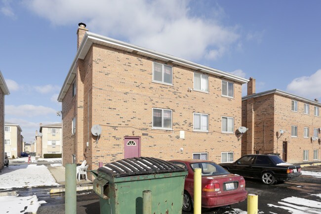 9215 Sally Ln in Schiller Park, IL - Building Photo - Building Photo