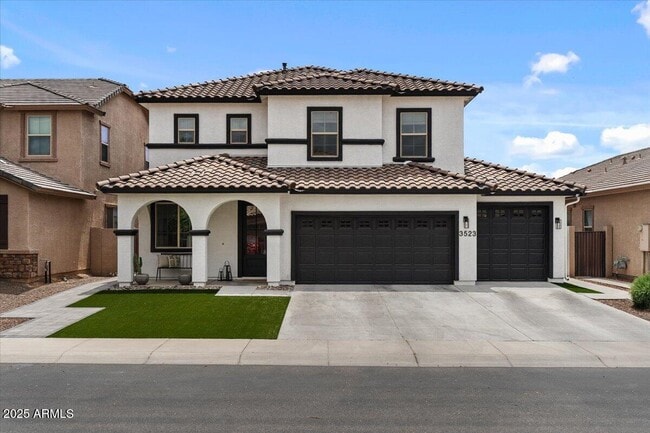 property at 3523 E Alfalfa Dr