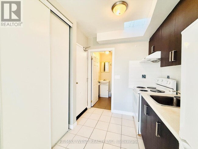 property at 4L-672-676 SHEPPARD Ave
