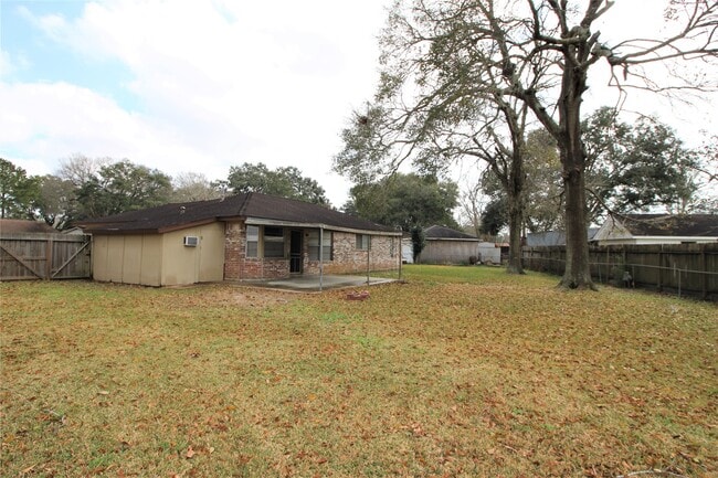 3706 Chadwick Dr in Alvin, TX - Building Photo - Building Photo