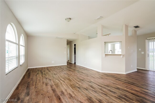 902 SW 11th Ct