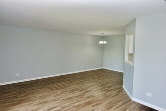 10347 Dearlove Rd in Glenview, IL - Building Photo - Building Photo
