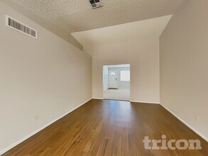 7044 W Taylor St in Phoenix, AZ - Foto de edificio - Building Photo