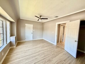 536 W 77th St in Los Angeles, CA - Building Photo - Building Photo