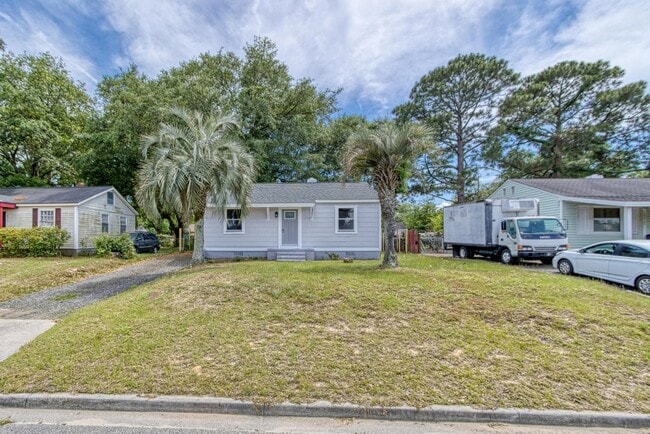 2211 Beech St in Savannah, GA - Building Photo - Building Photo