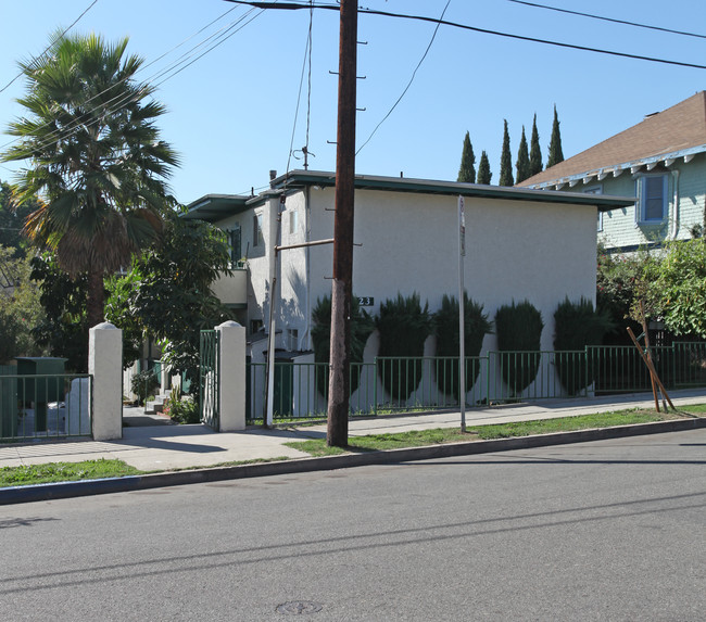 823 Kensington Rd in Los Angeles, CA - Foto de edificio - Building Photo