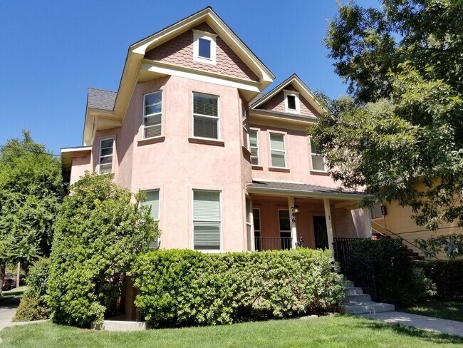 property at 746 W 3rd St