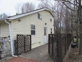 24 Cromwell Hill Rd in Monroe, NY - Building Photo