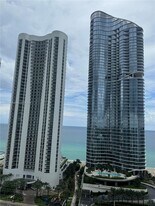 100 Bayview Dr, Unit PH06 in Sunny Isles Beach, FL - Building Photo