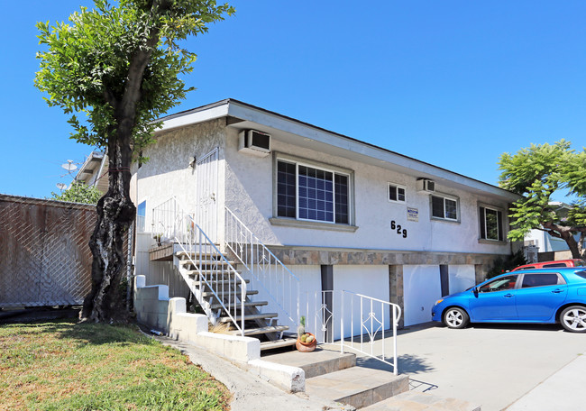 629 E Birch St in Brea, CA - Foto de edificio - Building Photo