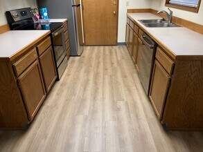 8111 N Burrage Ave in Portland, OR - Building Photo - Building Photo