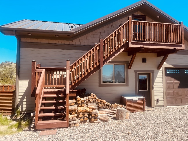 property at 4 Rattlesnake Rd