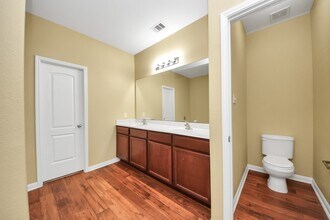 6915 Primrose Rd in Baytown, TX - Building Photo - Building Photo