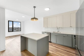 873 Communipaw Ave in Jersey City, NJ - Building Photo - Building Photo