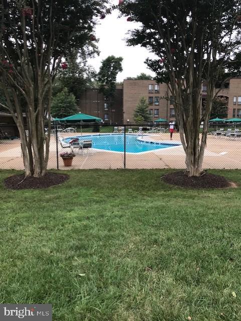 11232 Chestnut Grove Square in Reston, VA - Foto de edificio - Building Photo