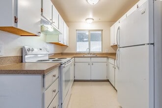 City living with views and walkable access to shops and restaurants! in Bellevue, WA - Foto de edificio - Interior Photo