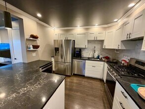 205 Zabriskie St in Jersey City, NJ - Building Photo - Building Photo