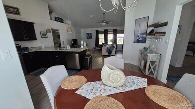 2102 Fairchild St in Pensacola, FL - Building Photo - Building Photo