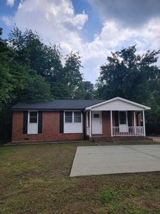 852 Newcombe Rd in Raleigh, NC - Building Photo