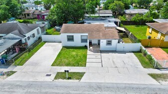 1036 NW 75th St in Miami, FL - Building Photo