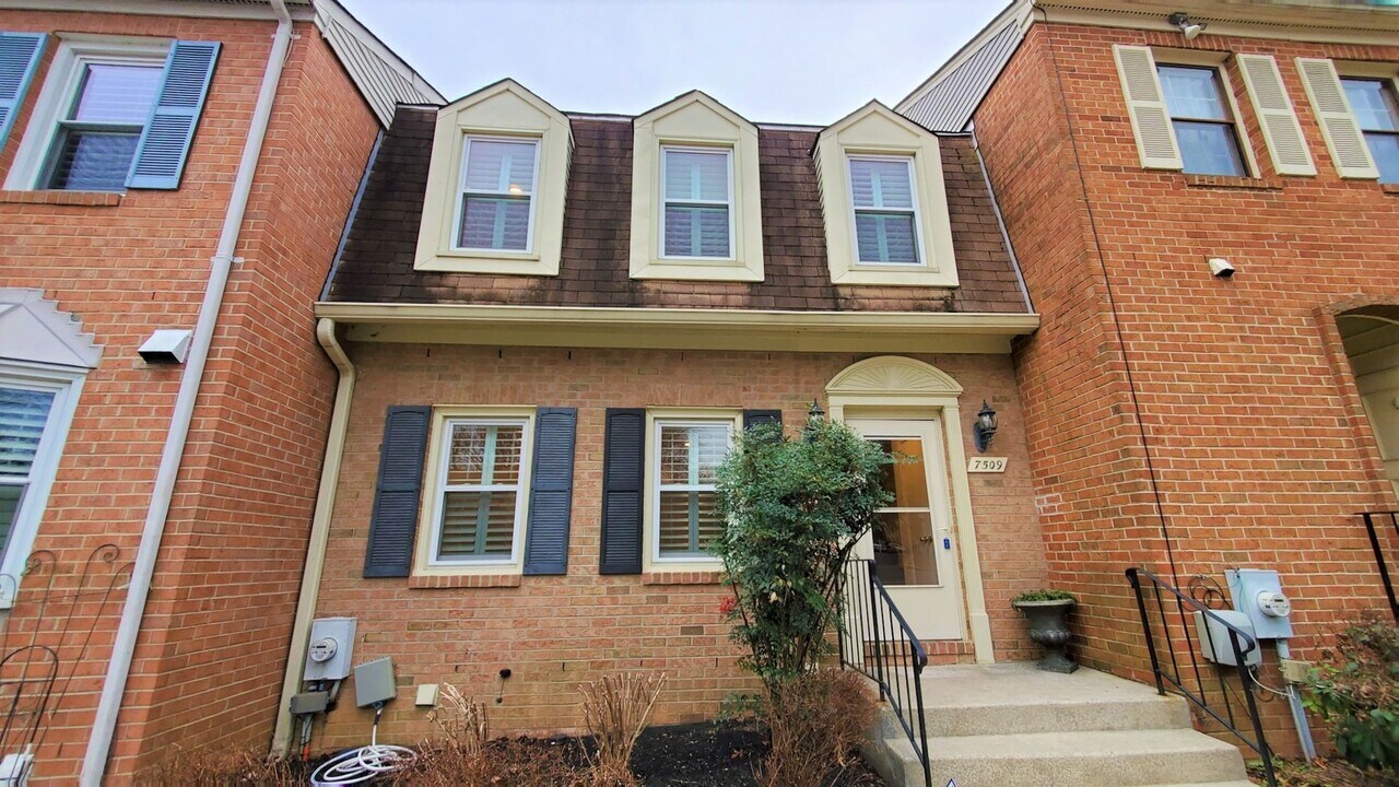 7509 Heatherton Ln in Potomac, MD - Building Photo