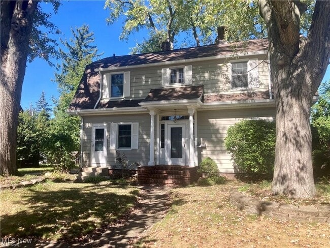 227 Crescent Dr in Akron, OH - Foto de edificio - Building Photo