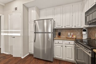 2211 S Braeswood Blvd in Houston, TX - Building Photo